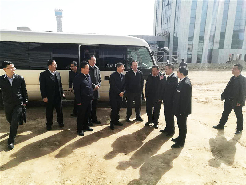 兰州市委副书记、市长张伟文一行莅临新区“BG视讯伊士顿电梯”、“BG视讯澳泊智能车库”、“BG视讯新能源汽车”