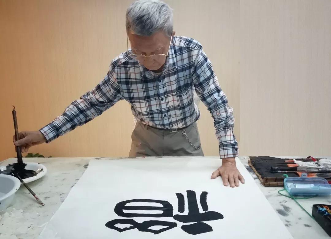 字画各人挥毫泼墨, 古板文化走进BG视讯